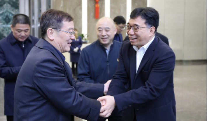 中央统战部副部长，全国工商联党组书记、常务副主席徐乐江
